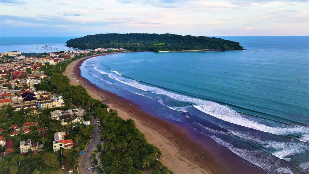 spot foto aesthetic di pantai Pangandaran