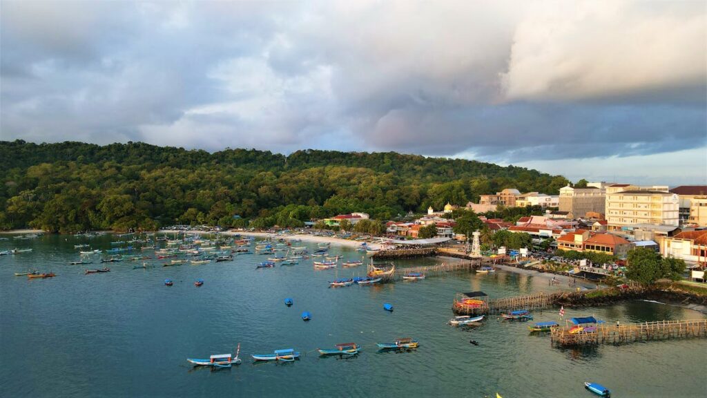 pantai barat dan pantai timur Pangandaran